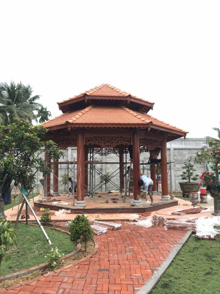 nhà bát giác gỗ Căm xe sân vườn cao cấp